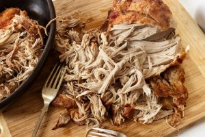 Рваная свинина в духовке (видео)