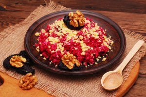 Свекольный салат с черносливом "Стендаль" - вкусно и просто