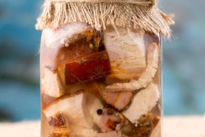 Закрутка на все времена - домашняя тушенка: готовим ее из запеченной свинины