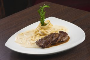 Вкусная идея для ужина: говяжье филе-миньон