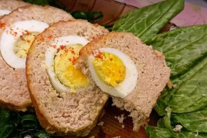 Мясной рулет с яйцом (видео)