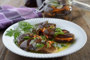 Рецепт соленых баклажанов, фаршированных морковью по-корейски