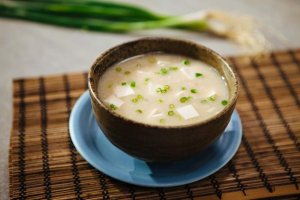 Постный суп-пюре из картофеля и грибов и тофу