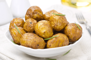 Картофель запеченный в духовке с пармезаном (видео)