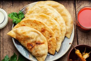 Чебуреки на заварном тесте (видео)