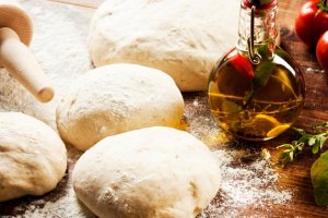 Тесто для пиццы без дрожжей (видео)