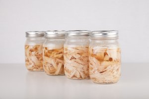 Супер просто и вкусно! Тушенка из куриных бедрышек!