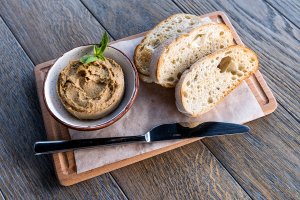 Паштет з курячої печінки з салом (відео)