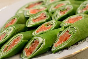 Блинчики с красной рыбой и сыром филадельфия (видео)