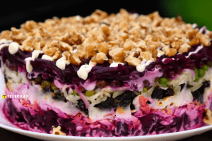 Салат з буряка на Новий рік: рецепт ситної страви (відео)