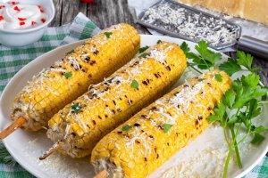 Кукуруза на мангале (видео)