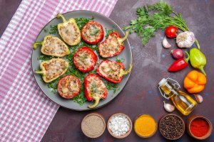 Фаршированный половинками перец без риса (видео)