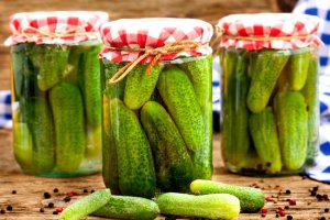Хрустящие огурчики в пряном рассоле: пошаговый рецепт