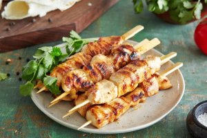 Куриный шашлык с манго в духовке