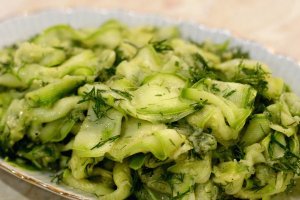 Быстрые маринованные кабачки (видео)