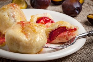 Блюдо дня: вареники "Венгерки" со сливовой начинкой