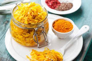 "Золотистая" квашеная капуста: рецепт нарядной заготовки