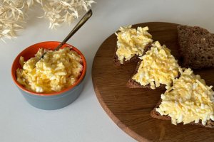 Яичный салат-намазка на бутерброды