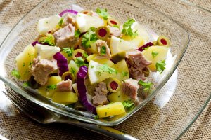 Салат із рибою