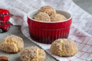 Песочное пирожное с миндалем