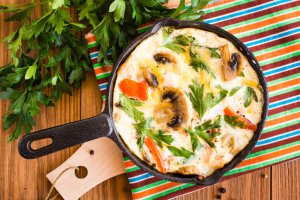 Омлет с курицей и грибами