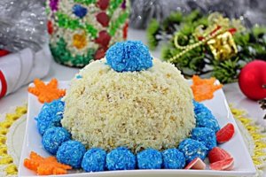 Новогодний салат "Шапочка Снегурочки": рецепт с фото