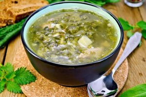 Зеленый борщ со шпинатом (видео)