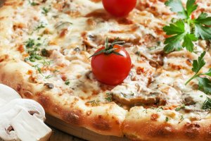 Пицца с курицей (видео)