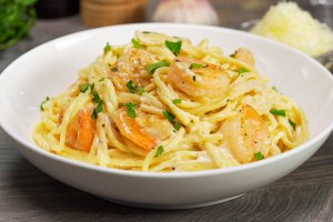 Паста с креветками (видео)