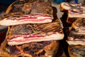 Как приготовить почти копченое сало