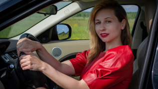 Автоледи за рулем