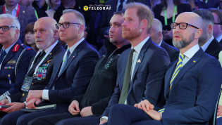 Принц Гарри рядом с Будановым и Яценюком