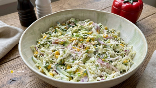 Весенний салат из пекинской капусты и огурцов