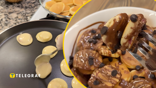 Мини-панкейки с бананом и клубникой