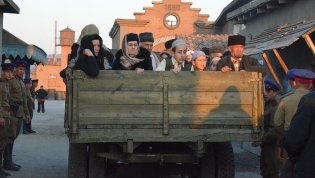 Кадр из фильма "Хайтарма" (2013), в котором рассказывается о депортации крымских татар 18—20 мая 1944 года