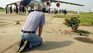 Отец погибших детей на летной площадке