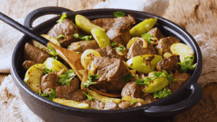 Печень с яблоками