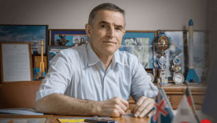 Леонид Каденюк