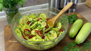 Салат из молодых кабачков