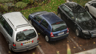 Машины на стоянке