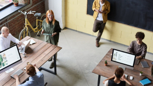 Общение между коллегами