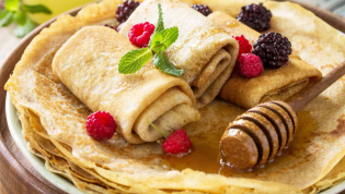 Блинчики получаются замечательными — тоненькими и вкусными