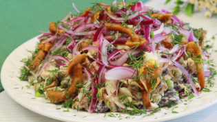 Салат с мясом, фасолью и грибами