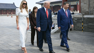 Лара Трамп сопровождала Дональда Трампа