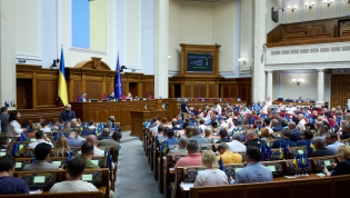 Скамьи в Верховной Раде давно не заполнялись полностью