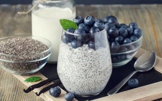 Когда света нет, а сладкого хочется: десерт из четырех ингредиентов без плиты и духовки (видео)