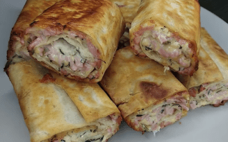 Як приготувати гарячі рулетики з лаваша: смачно, ситно та дуже просто