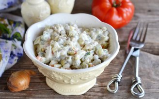 Оливье "по-сельски": для его приготовления не придется покупать продукты (видео)