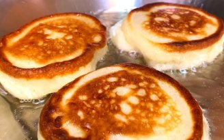 Оладьи со вкусом яблочного штруделя: как приготовить вкусное блюдо за считанные минуты (видео)