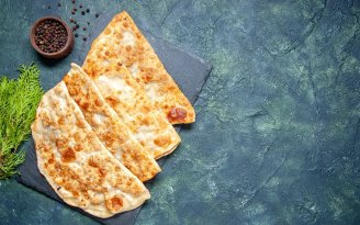 Чебуреки получатся хрустящими и невероятно сочными: на чем приготовить тесто (видео)